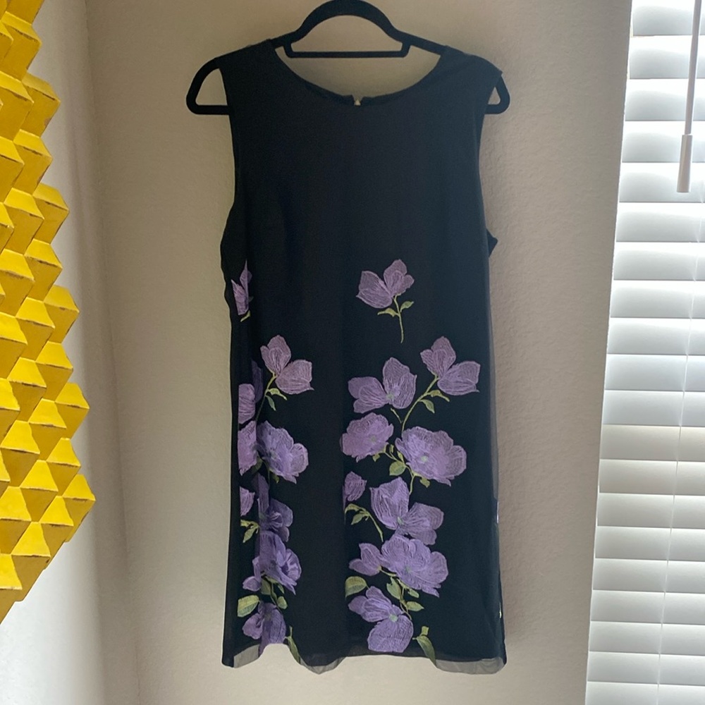 Karl Lagerfeld size 12 beautiful Easter dress or cocktail party sleeveless